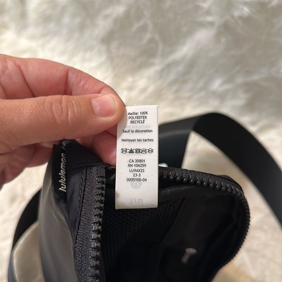 lululemon 1L NWT Black Everywhere Belt Bag Fanny Pack Water Repellent - Picture 14 of 15